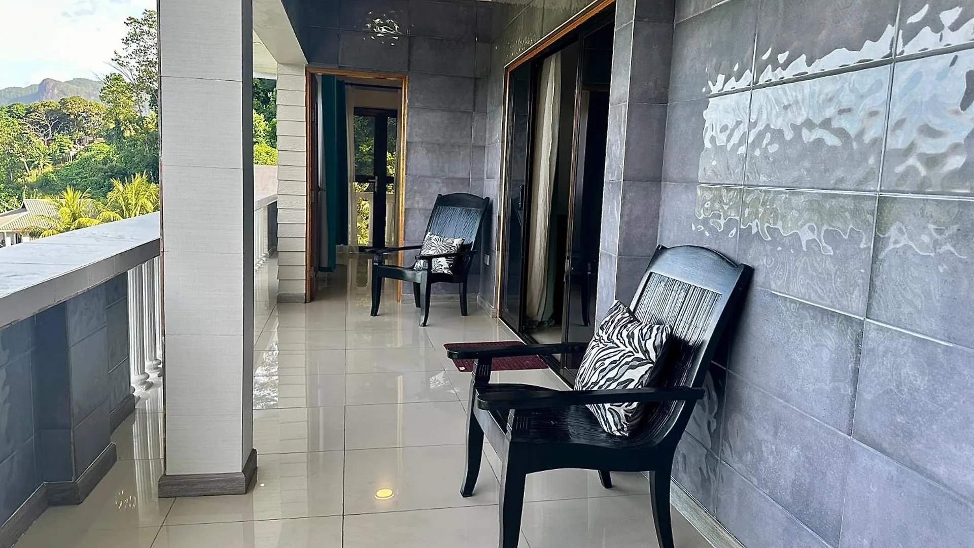 Shab Apartment De Quincey Village