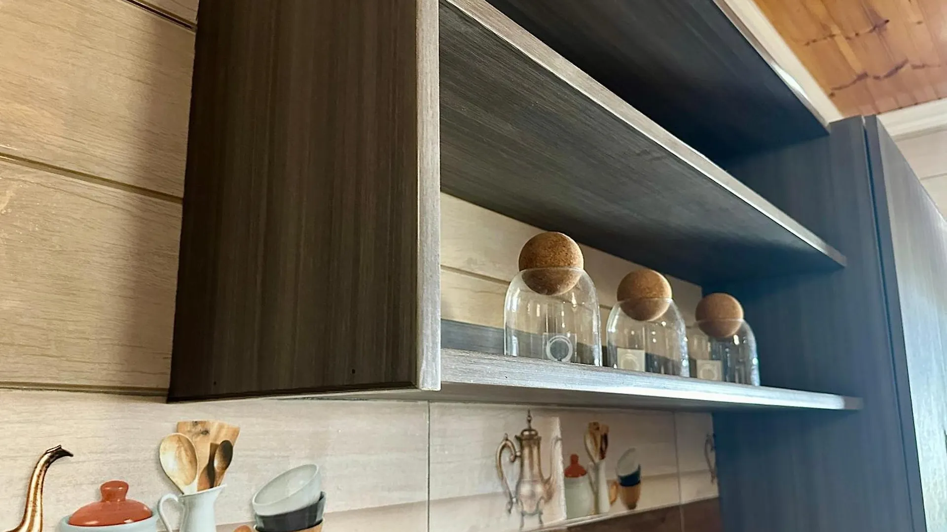 Shab Apartment De Quincey Village