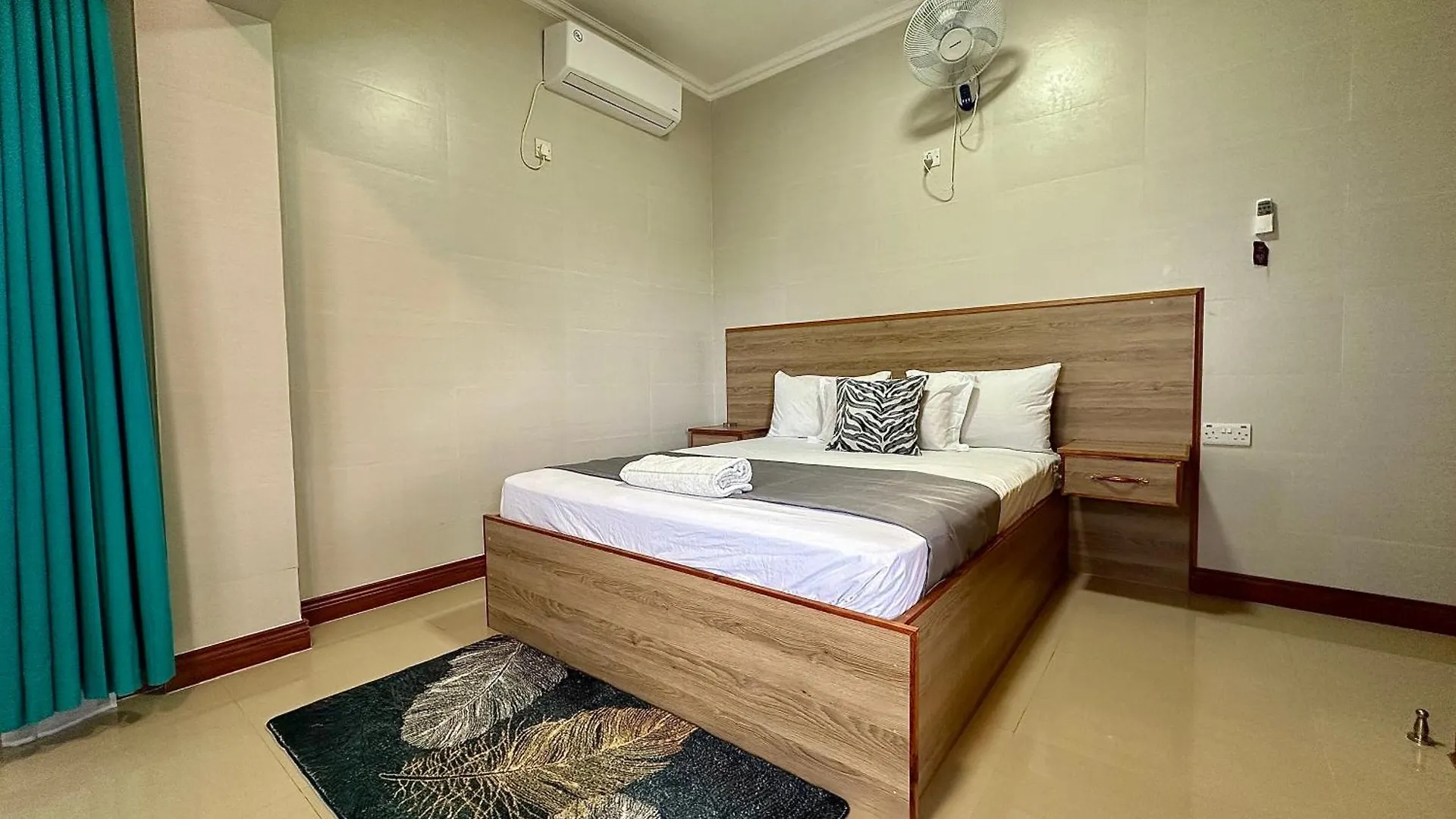 Shab Apartment De Quincey Village
